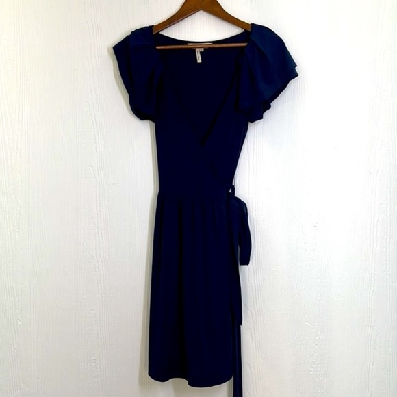 BCBGeneration - Navy Blue Stretch Wrap With Pleat Flutter Shoulders Dress Size M - Picture 10 of 13